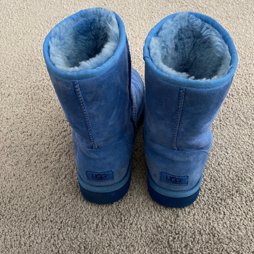 UGG Women’s booth size 10 basically new